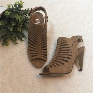 Tan Open Toe Strappy Heels Size 8/9